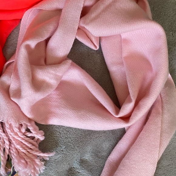 💕HOST PICK💕🧣Accessory bundle🧣 - Picture 4 of 9